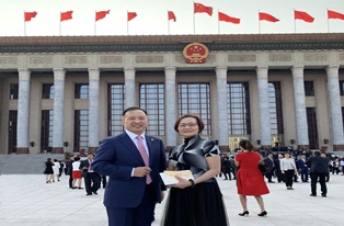 柏斯音乐集团总裁吴雅玲、吴天延受邀观礼庆祝中华人民共和国成立70周年大阅兵
