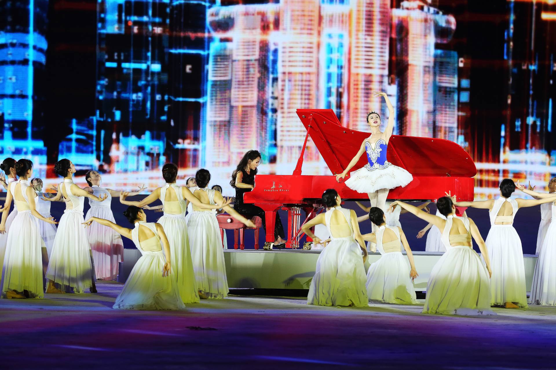 “湖北省第十六届运动会”盛大开幕，“长江钢琴”C位登台颂赞歌！