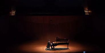 丹尼斯•马祖耶夫独奏音乐会南京上演，长江钢琴担纲指定用琴